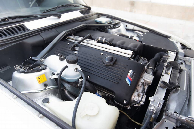 Illustration for article titled At $35,000, Is This S54-Imbued 1990 BMW 318i Touring the Holy Grail or Just Holy Cow?